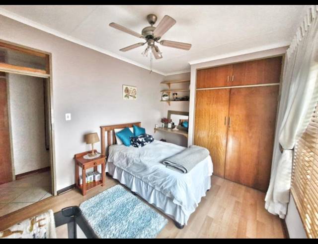 6 BEDROOM FREESTANDING FOR SALE IN MULBARTON